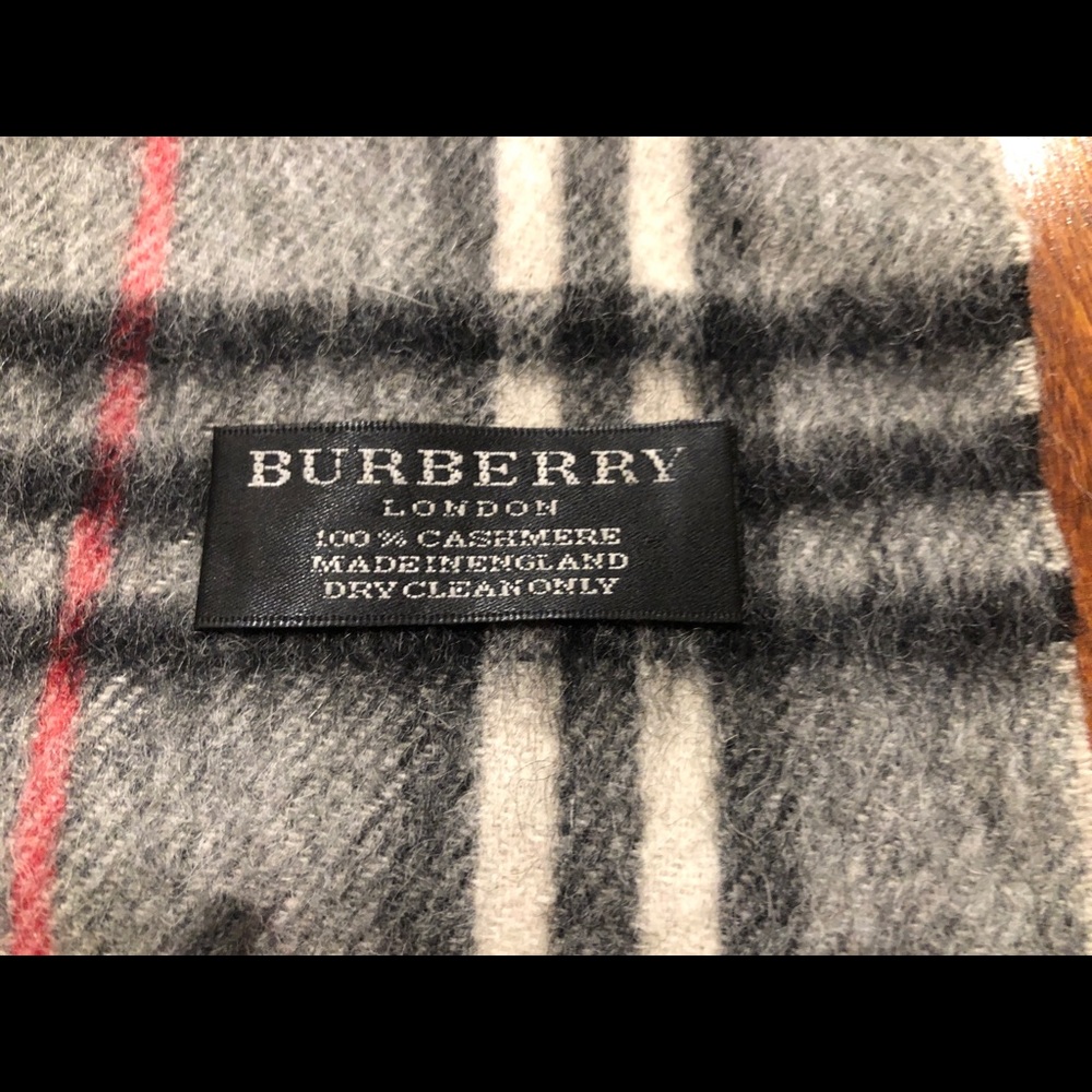 Vintage BURBERRY cashmere scarf - Picture 2 of 5